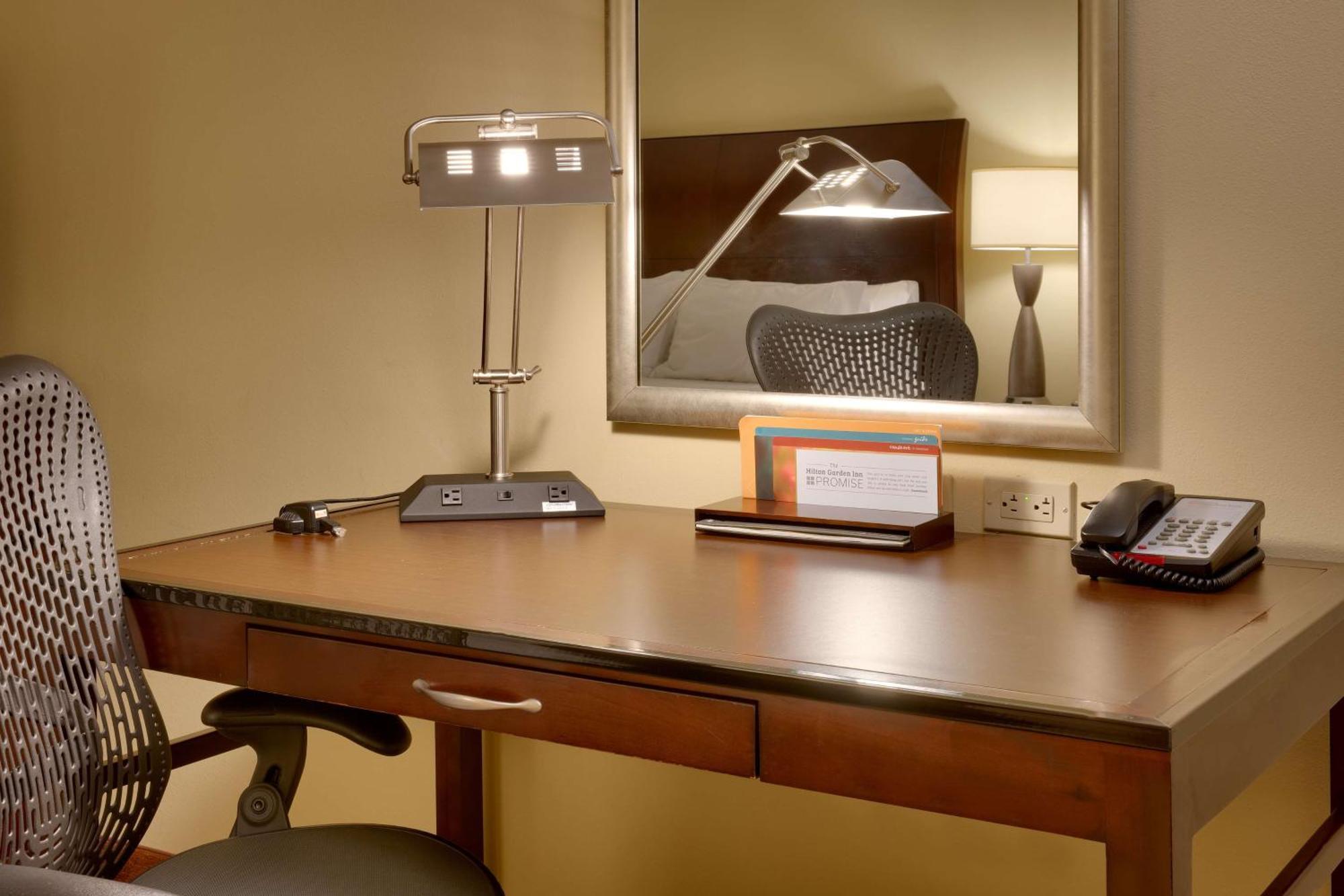 Hilton Garden Inn Кларксвилл Экстерьер фото